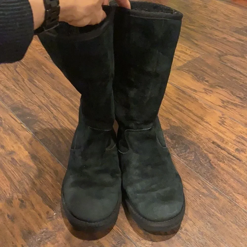 UGG AUSTRALIA: SUMNER BLACK BOOT size 7 . THE IDEAL ACCESSORY TO MINIMALIST GUC